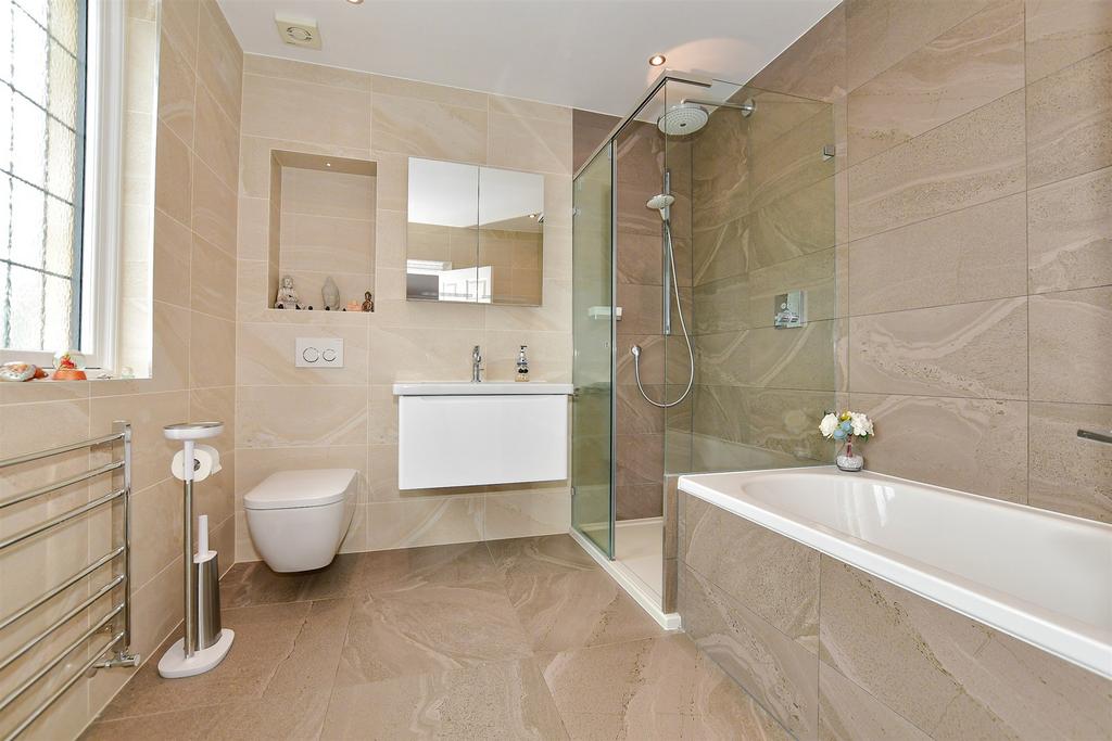 En-Suite Bathroom