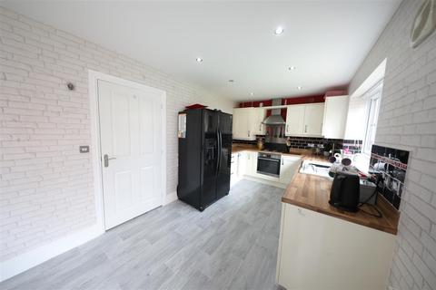 4 bedroom detached house for sale, Richmond Lane, Kingswood, Hull
