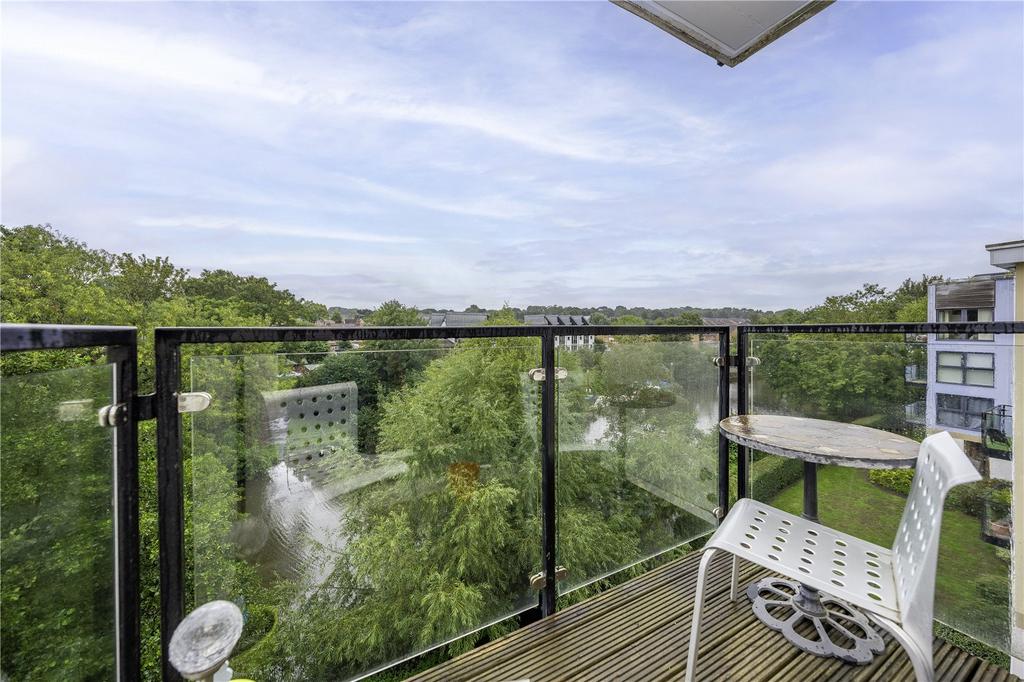 Clifford Way, Maidstone, ME16 2 bed flat for sale £220,000