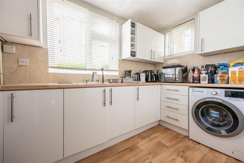 Passfield Avenue, Eastleigh SO50 1 bed maisonette for sale - £140,000