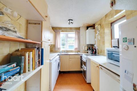 18 Marian Close, Hayes, UB4 9DA