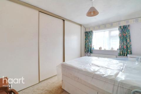 18 Marian Close, Hayes, UB4 9DA