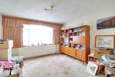 18 Marian Close, Hayes, UB4 9DA