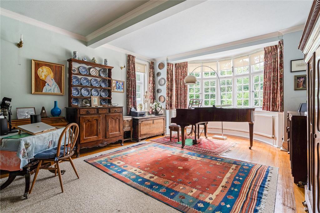 Avenue Road, Stortford, Hertfordshire, CM23 6 bed detached house £2,000,000