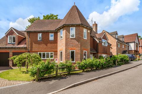 26 Walhatch Close, Forest Row, RH18 5GT
