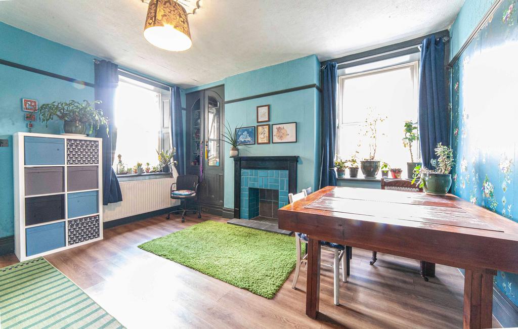 Turnlee Road, Glossop, SK13 4 bed semidetached house for sale £350,000