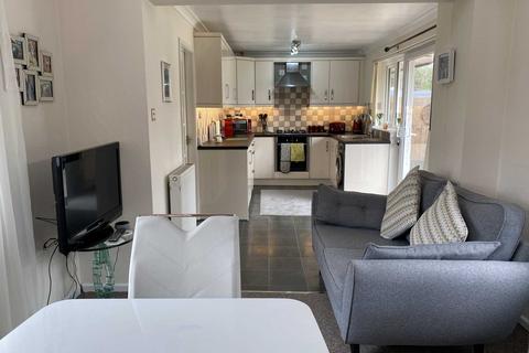 52 Cornish Way, Royton, Oldham, OL2 6JY