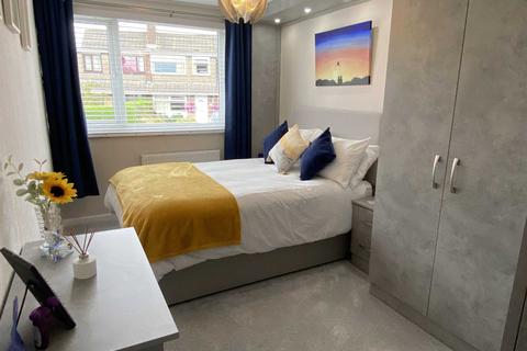 52 Cornish Way, Royton, Oldham, OL2 6JY
