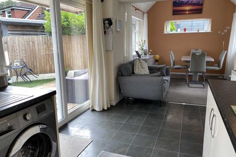 52 Cornish Way, Royton, Oldham, OL2 6JY