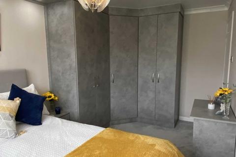 52 Cornish Way, Royton, Oldham, OL2 6JY