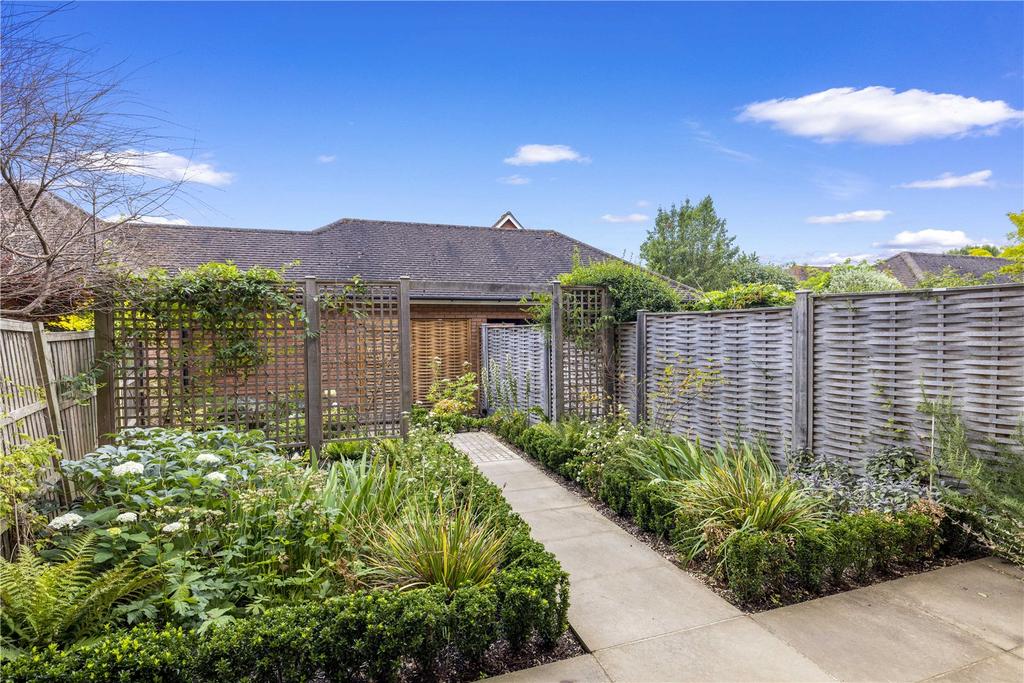 Cardwells Keep, Guildford, Surrey, GU2 3 bed terraced house for sale