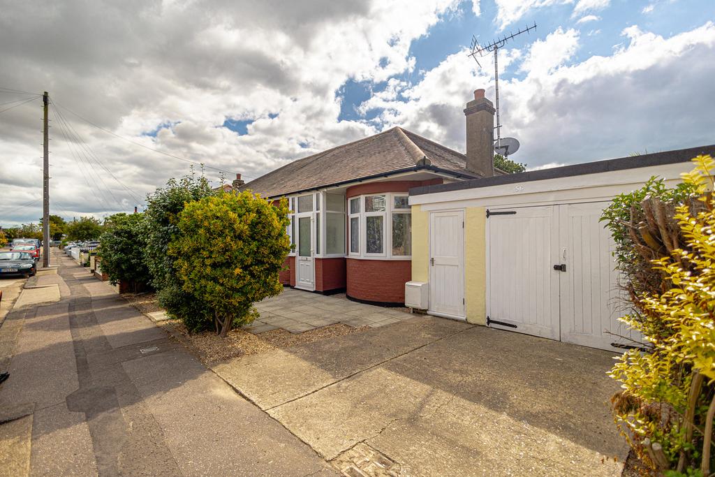 Feeches Road Southend On Sea Ss2 2 Bed Semi Detached Bungalow For