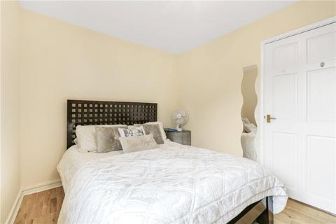 3 bedroom end of terrace house for sale, Stirling Close, London, SW16