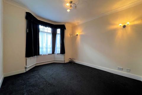 3 bedroom terraced house to rent, Woodstock Road, London, E7 8EN