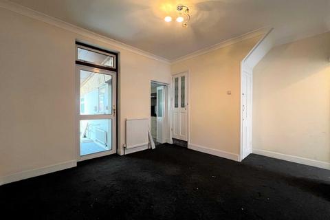 3 bedroom terraced house to rent, Woodstock Road, London, E7 8EN