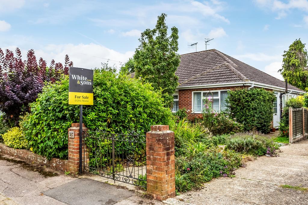Bayfield Road, Horley, Surrey, RH6 2 bed bungalow for sale £450,000