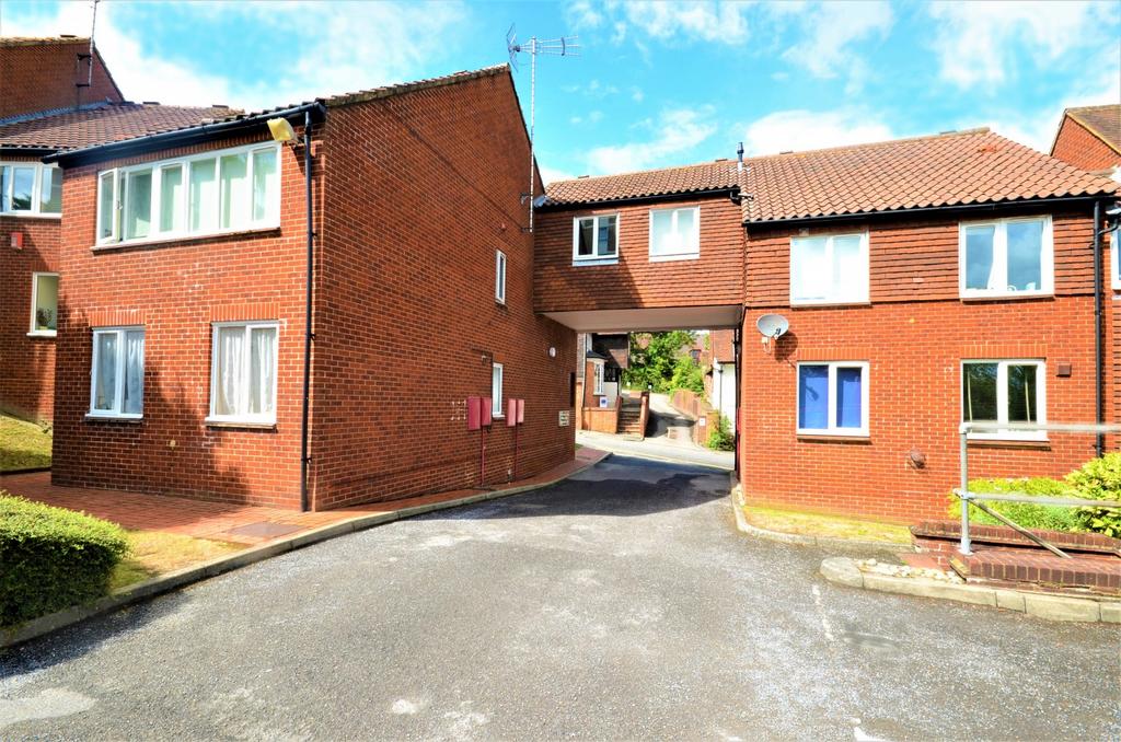 Sherborne Court, The Mount, Guildford, GU2 2 bed to rent £