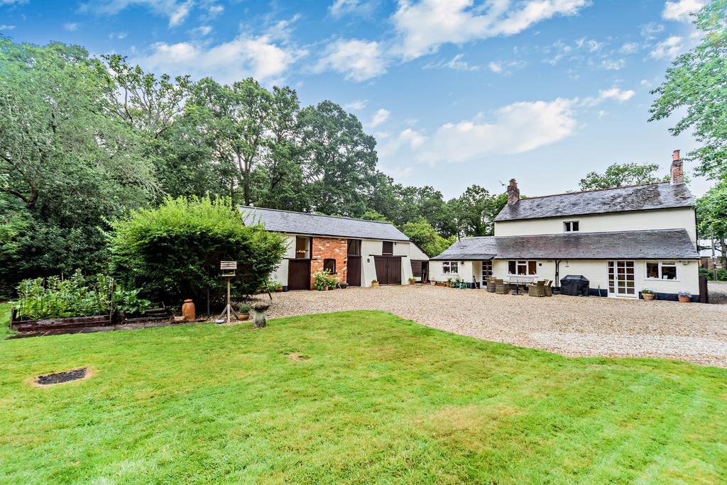 Brimpton Road, Baughurst, Tadley, Hampshire 4 bed detached house for
