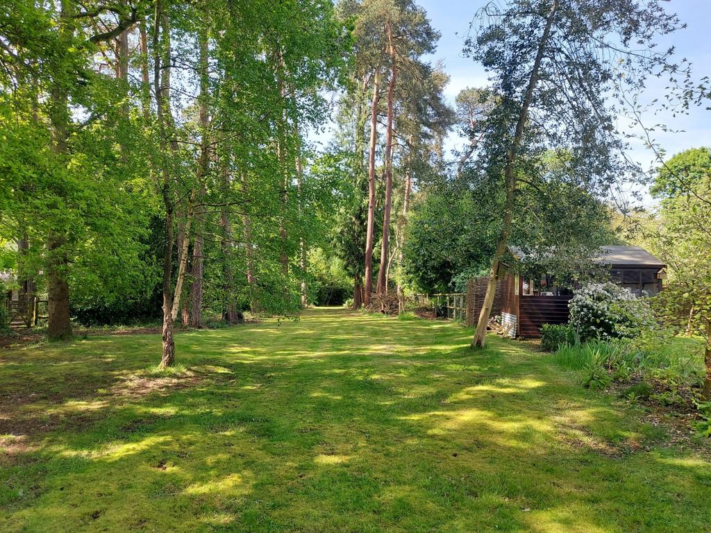 Brimpton Road, Baughurst, Tadley... 4 bed detached house for sale £