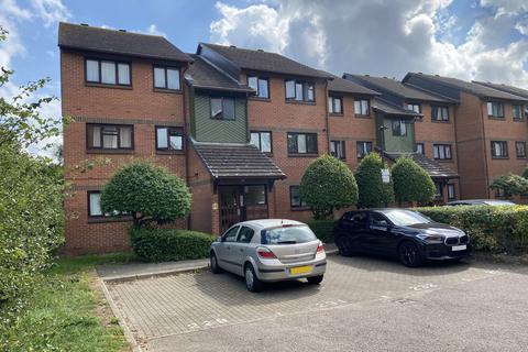 2 bedroom flat for sale, Maltby Drive, EN1