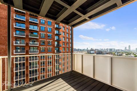3 bedroom apartment for sale, Three Waters, Bow Creek, Gillender Street, London, E3