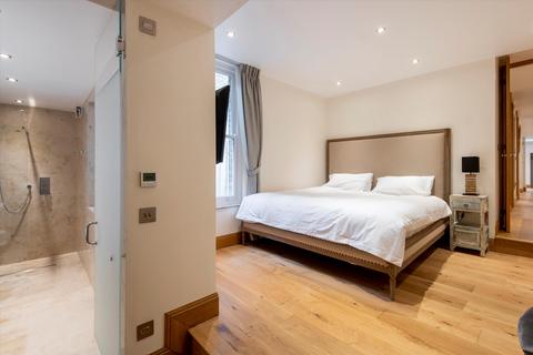 2 bedroom flat for sale, Elm Park Gardens, Chelsea, London, SW10.