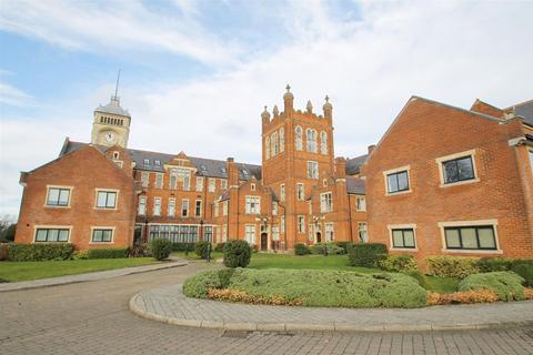 2 bedroom apartment to rent, Royal Connaught Drive, Bushey WD23