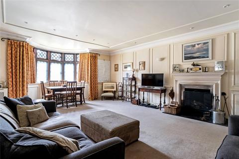 4 bedroom detached house for sale - Commonwood, Kings Langley, Hertfordshire, WD4