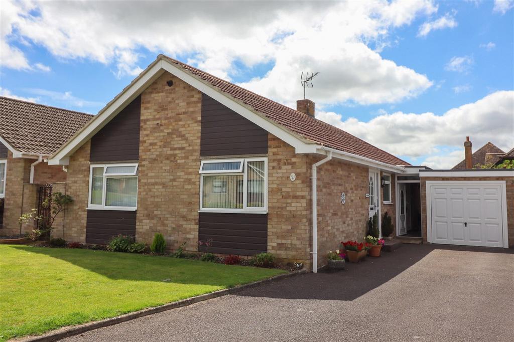 Elm Road, Alresford 3 bed detached bungalow - £599,500