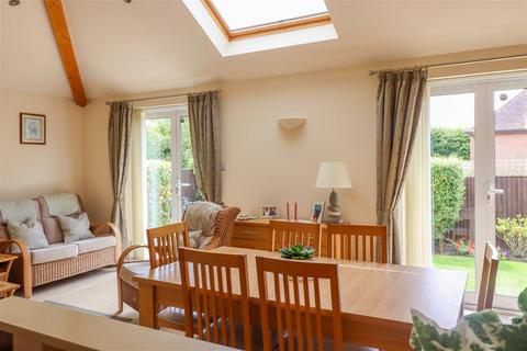6 Elm Road, Alresford, SO24 9JX