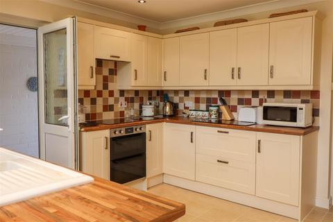 6 Elm Road, Alresford, SO24 9JX