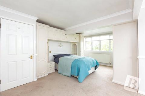 4 bedroom bungalow to rent - The Grove, Upminster, Essex, RM14