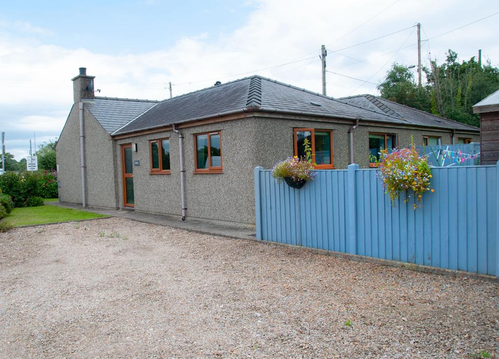 Llwyn, Bethesda Bach, Caernarfon 2 bed semidetached house for sale £215,000