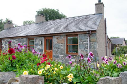 2 bedroom semi-detached house for sale, Llwyn, Bethesda Bach, Caernarfon