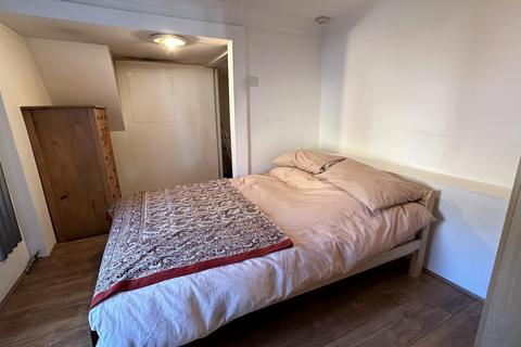 1 bedroom flat to rent, Kenworthy Road, Homerton, E9