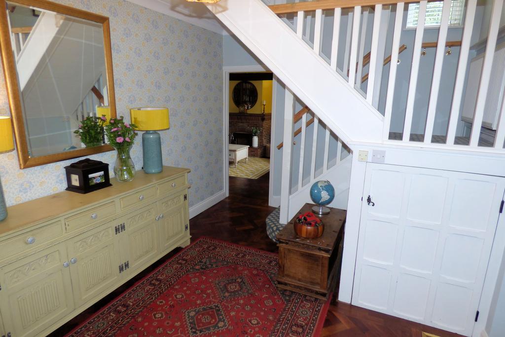 The Fairway, Upminster RM14 5 bed detached house for sale £1,600,000