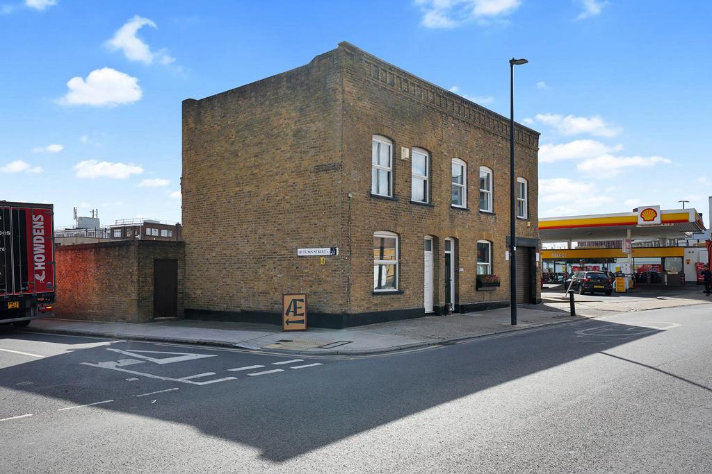 Wick Lane, E3 3 bed end of terrace house £2,500 pcm (£577 pw)