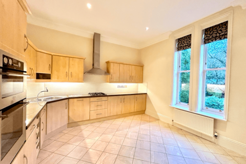 2 bedroom flat to rent, Apartment 8 Thorpe Hall, Queens Drive, Ilkley LS29 9HY