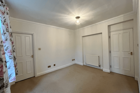 2 bedroom flat to rent, Apartment 8 Thorpe Hall, Queens Drive, Ilkley LS29 9HY