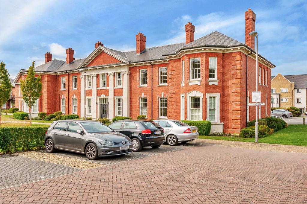 Sherwood Way, Epsom, KT19 2 bed flat for sale £400,000