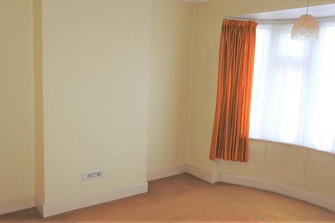 105 Stoneleigh Avenue, Worcester Park, KT4 8XZ