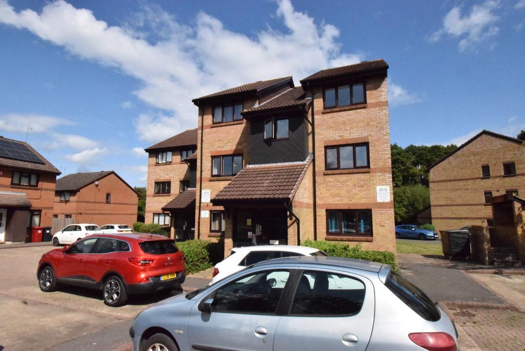 Littlebrook Avenue, Slough, Berkshire, SL2 1 bed apartment for sale £