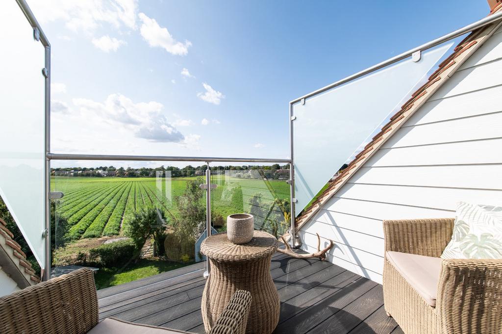 Brakefield Road, Southfleet, Kent, DA13 5 bed detached house for sale