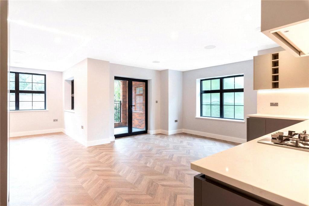 Church Road, Kenley, Surrey, CR8 2 bed apartment to rent £2,000 pcm