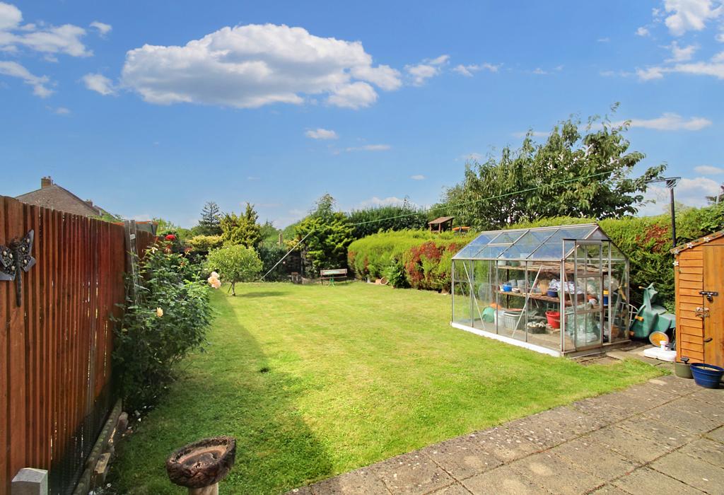 New Peachey Lane, Cowley, Middlesex 3 bed end of terrace house for sale