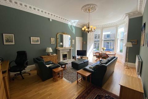 1 bedroom flat to rent, Blantyre Terrace, Bruntsfield, Edinburgh, EH10