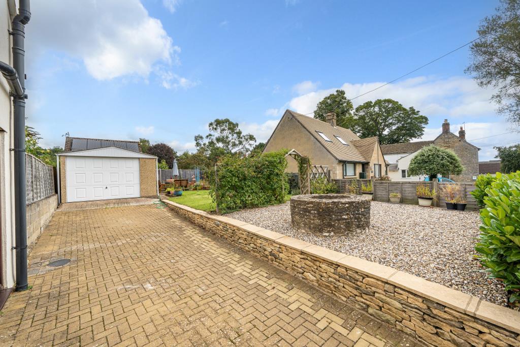Garage/Driveway