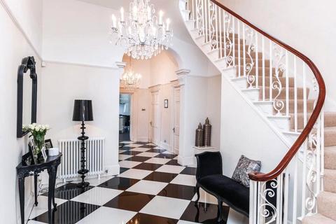undefined, High Street, Prestbury, Cheltenham, Gloucestershire, GL52
