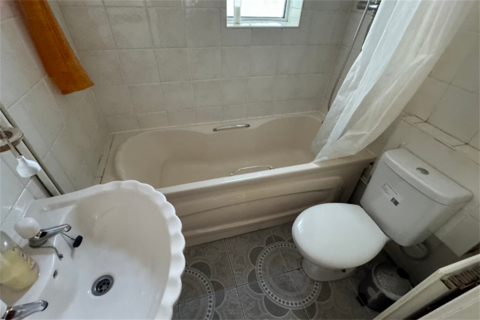 24 Anderson Crescent, Beeston, Nottingham, NG9 2PT
