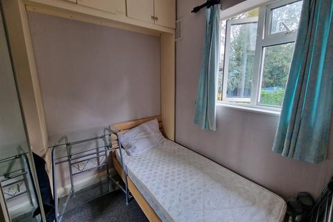 24 Anderson Crescent, Beeston, Nottingham, NG9 2PT